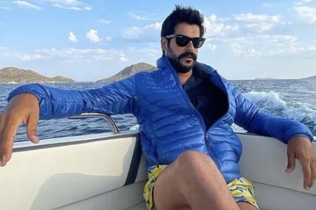 Burak Ozcivit u jakni i sortsu - Brate, zar ti nije vruće?! (FOTO)