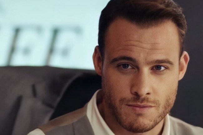 Kerem Bursin sreo starog prijatelja na neočekivanom mestu! (FOTO)