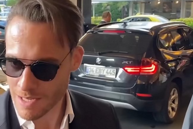 Kerem Bursin dao prve naznake novog projekta!