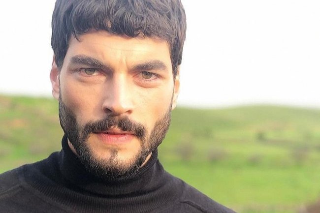 Akin Akinozu dobio partnerku u seriji Tuzak / Klopka?!