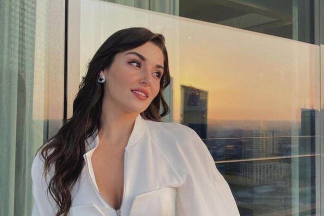 Hande Ercel uživa na odmoru (FOTO)