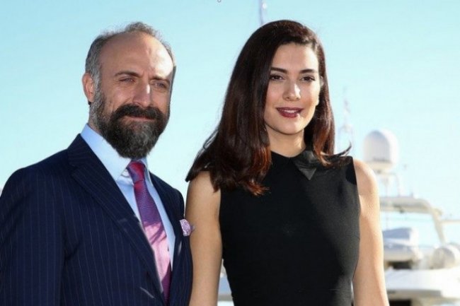 Berguzar Korel iznenadila fanove pitanjem