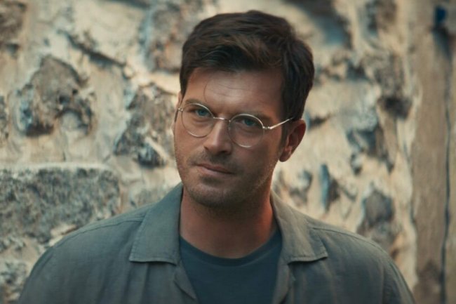 Kivanc Tatlitug kao Yusuf u filmu Asiklar Bayrami