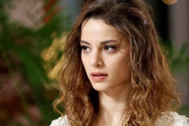 Leyla Tanlar u seriji Guzel Gunler / Lepi dani