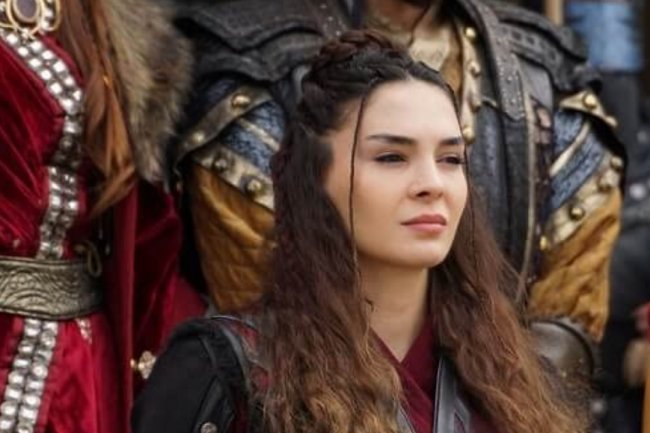 Emotivan oproštaj Ebru Sahin od Akkiz i serije Destan