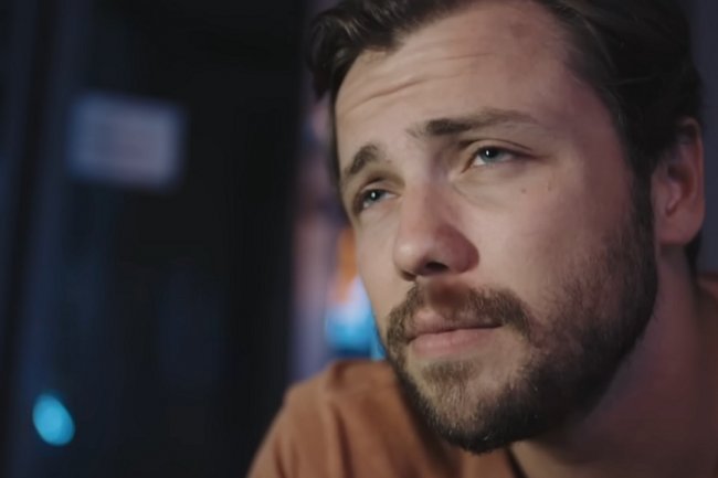 Dok jedni kritikuju, drugima je smešna scena iz serije Baba / Otac! (VIDEO)