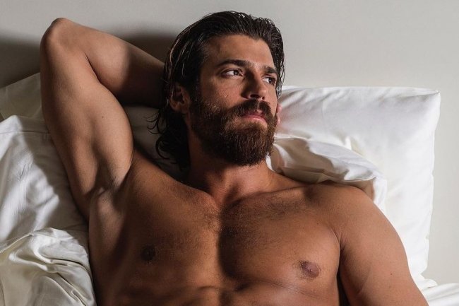 Can Yaman sija punim sjajem! (VIDEO)