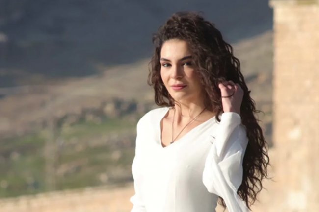 Ebru Sahin potpisala ugovor, bira novu seriju!