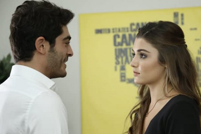 Hande Ercel i Burak Deniz glavni glumci serije Icimdeki Yabanci?! Blizu je!