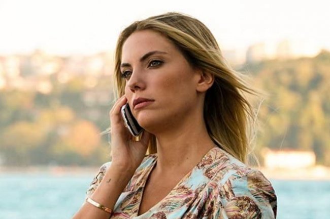 Eda Ece dobila novu nagradu i oduševila elegancijom (FOTO)