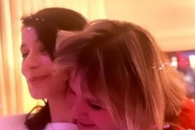Beren Saat ne zaboravlja osobe važne za njenu karijeru!