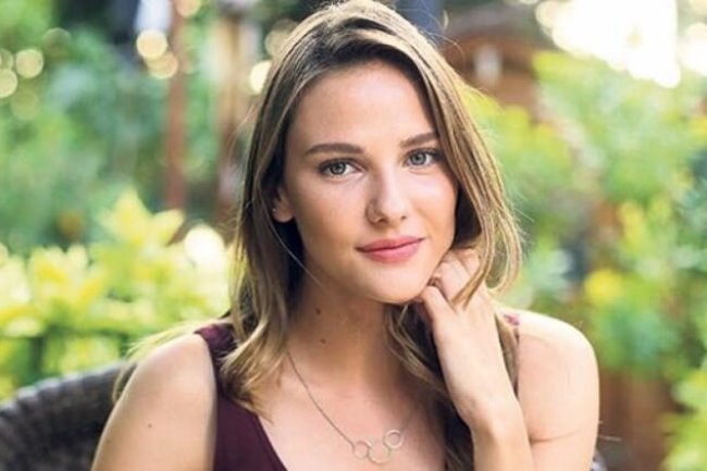 Gala elegancija Aline Boz oduzima dah! (FOTO)