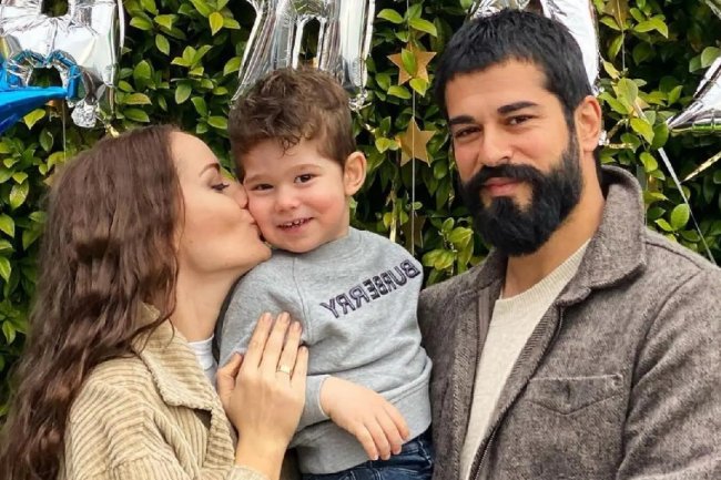 Burak Ozcivit i sin Karan nastavljaju da privlače pažnju (FOTO)