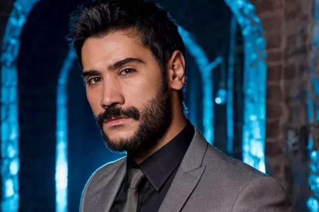 Ugur Gunes u seriji Al Sancak / Crvena zastava