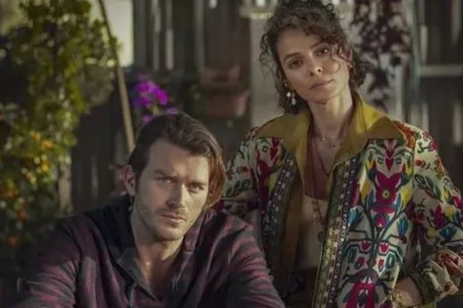 Ozge Ozpirincci kao Devin u seriji Aile / Porodica