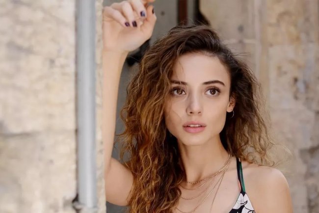 Rabia Soyturk u novoj TV seriji Mektup / Pismo
