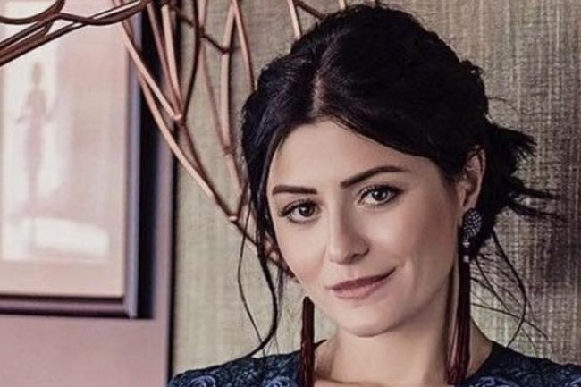 Gde je i šta radi turska glumica Deniz Cakir?!