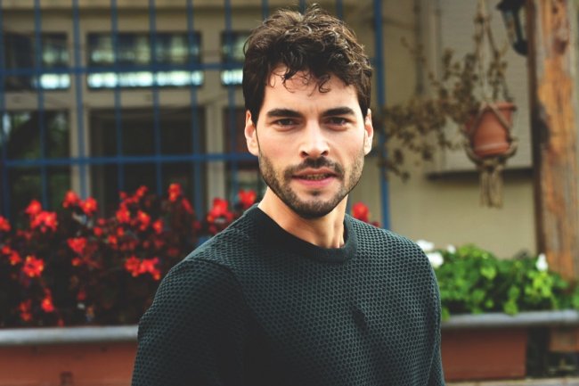 Akin Akinozu je miljenik korisnika društvenih mreža, bez obzira šta ko kaže!