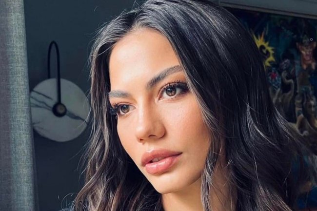 Demet Ozdemir oduševila mnoge novom haljinom (FOTO)