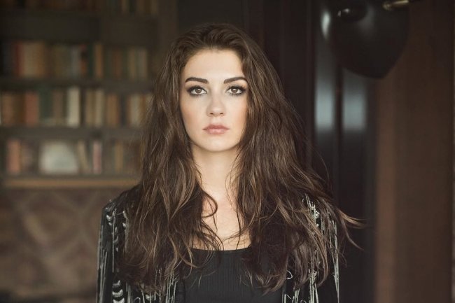 Burcu Ozberk - Stop muzici uz slike i snimke posledica zemljotresa!