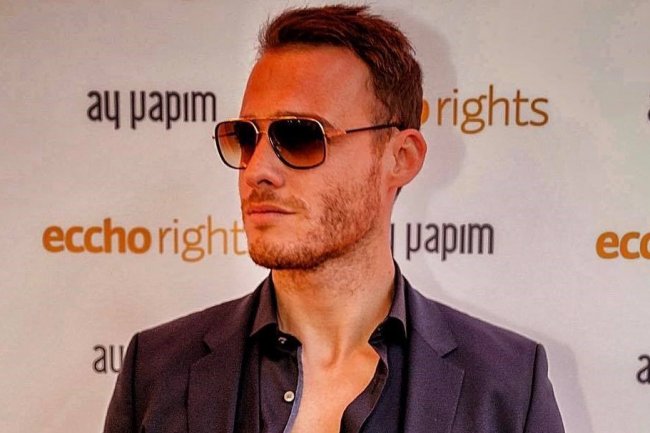 Kerem Bursin pomaže i finansijski!