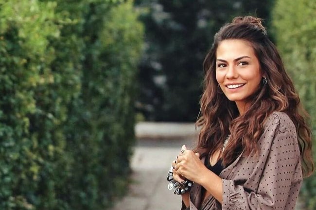 Demet Ozdemir odabrala posebnu kampanju za svoj predstojeći rođendan!
