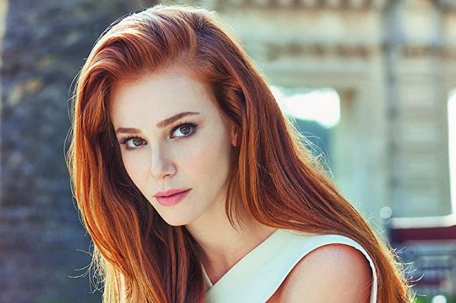 Elcin Sangu, Irem Helvacioglu, Ezgi Mola, Hande Ercel i druge glumice na istom zadatku!