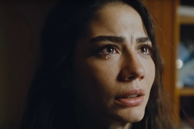 Potpuno drugačija Demet Ozdemir u akcionoj i uzbudljivoj seriji Adim Farah!