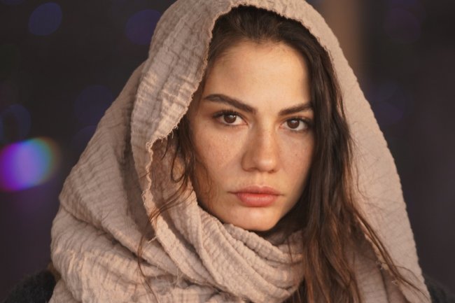 Podeljeni utisci oko Demet Ozdemir i njene glume u seriji Adim Farah