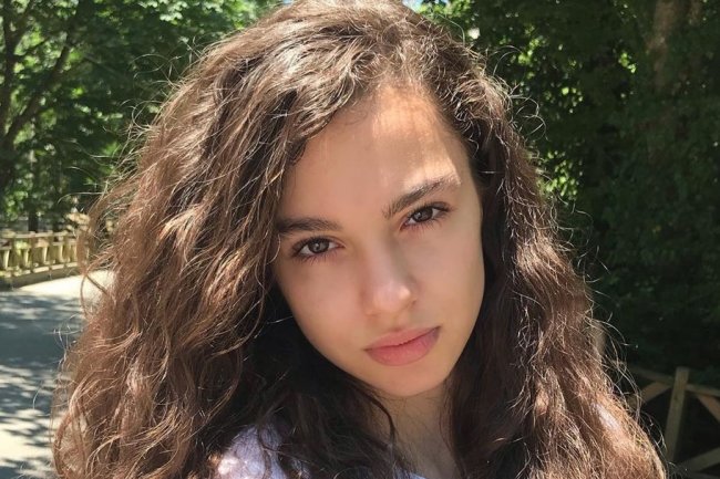 Postoji osoba koja uvek može da nasmeje Su Burcu Yazgi Coskun na snimanju serije Kardeslerim!