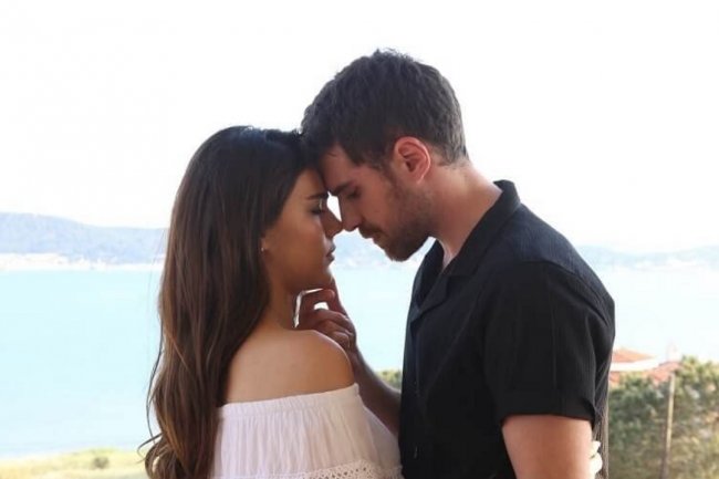 Čeka nas epizoda serije Uc Kiz Kardes ispunjena ljubavlju!