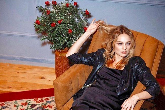 Nilperi Sahinkaya je glavna glumica serije Derin Mor