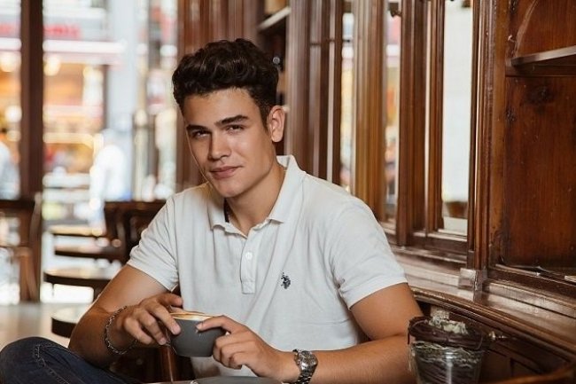 Atakan Hosgoren u seriji Donence