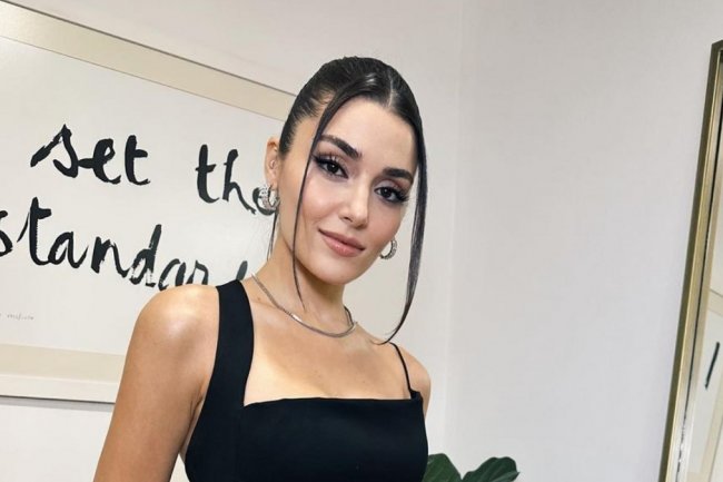 Da li je preterala?! Hande Ercel pokazala donji veš!