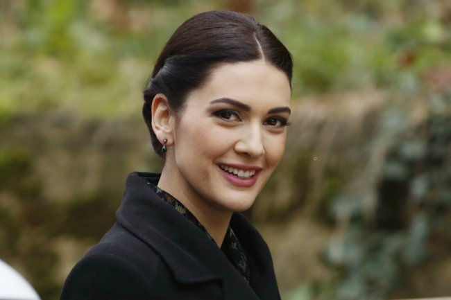 Berguzar Korel se na leto vraća na set novom serijom!