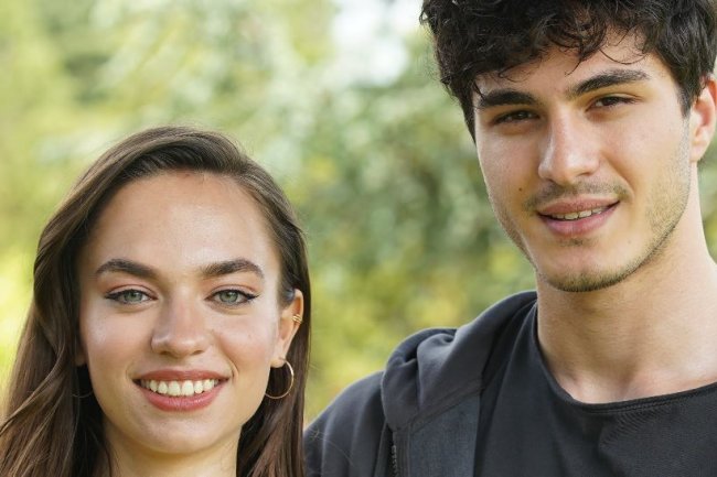 Eylul Tumbar kao Alize u TV seriji Kendi Dusen Aglamaz