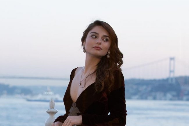 Ayca Aysin Turan ima nove projekte, a dečka?!