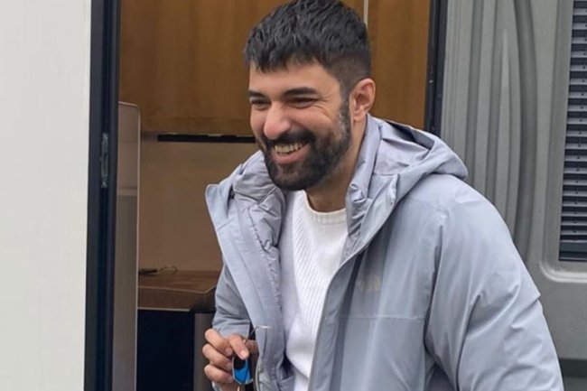 Engin Akyurek daje primer mladim kolegama