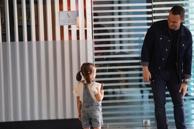 Kerem Bursin od večeras ponovo na TV ekranima sa serijom Ya Cok Seversen!