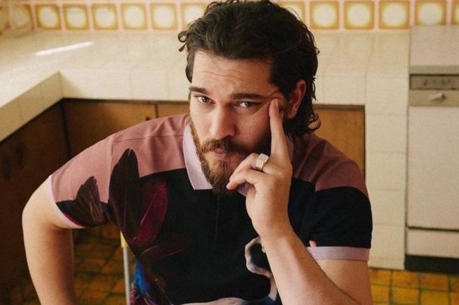 Cagatay Ulusoy blizu povratka na TV ekrane serijom Gaddar!