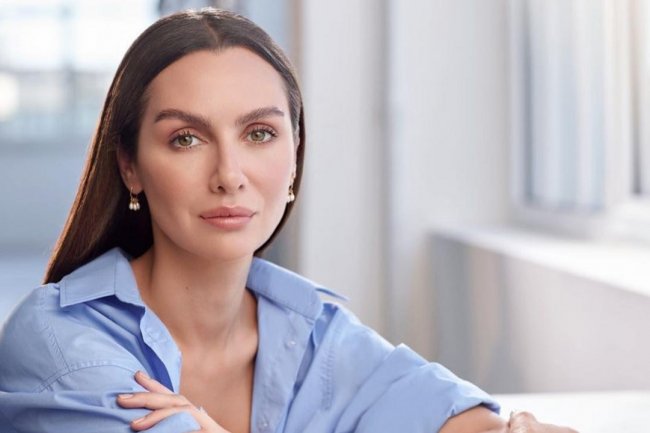 Birce Akalay glavna glumica nove TV serije Esigin Otesinde