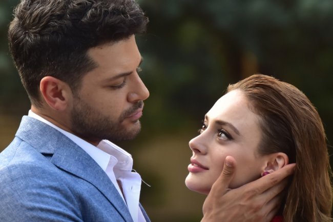 Emre Kivilcim i Rabia Soyturk su serijom Veda Mektubu osvojili mnoga srca
