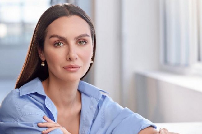 Birce Akalay će fanove podsetiti na Timucina Esena i seriju Hekimoglu?!