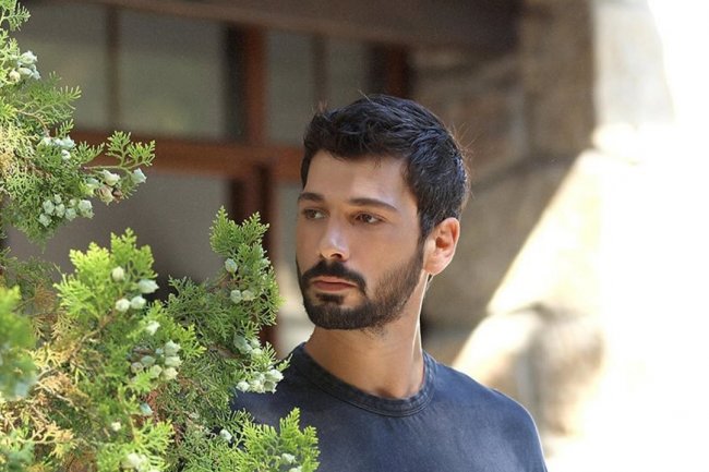 Deniz Can Aktas preuzima veliku odgovornost u seriji Hudutsuz Sevda | Bezgranična ljubav