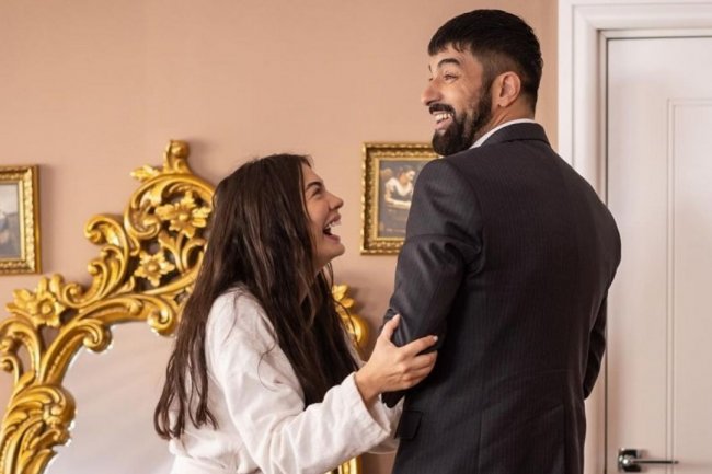 Demet Ozdemir pokušava da ubedi Engina Akyureka za novu seriju?!