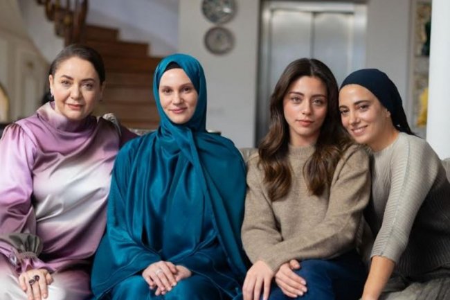 Farah Zeynep Abdullah u neobičnom liku u hit seriji!