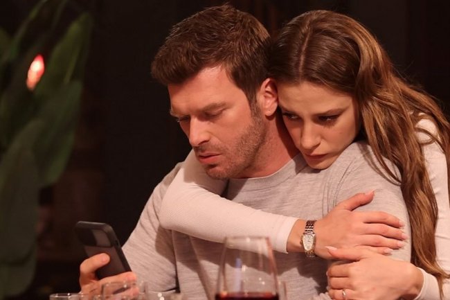 Serenay Sarikaya i Kivanc Tatlitug nagradjeni kao najbolji TV serijski par!