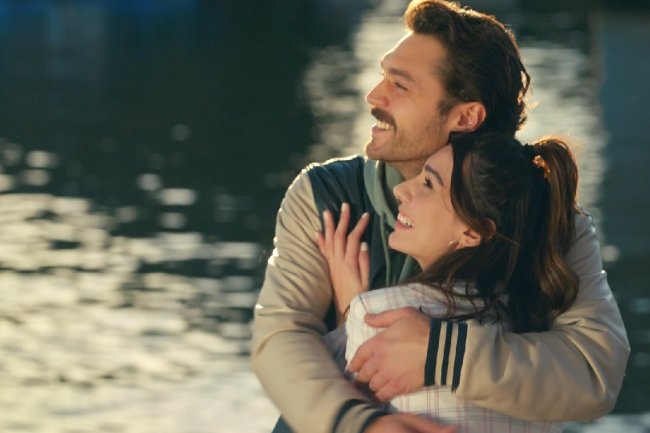 Burcu Kiratli uzbuđena zbog povratka na TV ekrane!