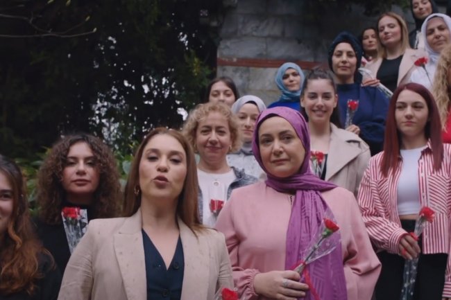 Žene iz serije Kizilcik Serbeti | Šerbet od brusnice poslale poruku za 8. mart