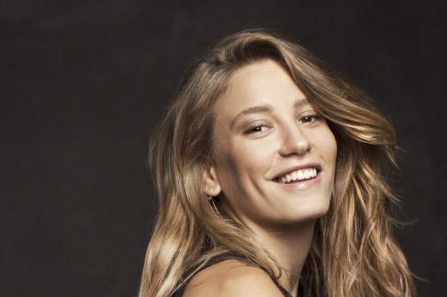 Serenay Sarikaya večeras sa svetskim zvezdama!